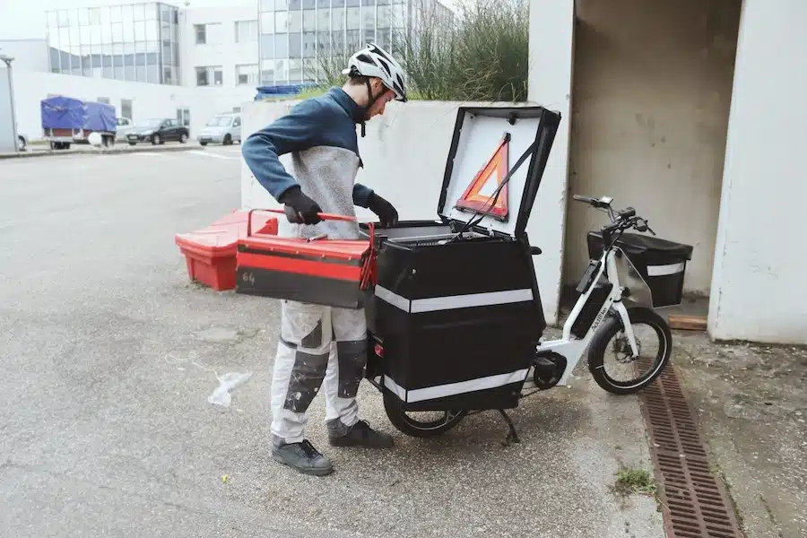 Load bike pros loading his U-cargo Pro at the back
