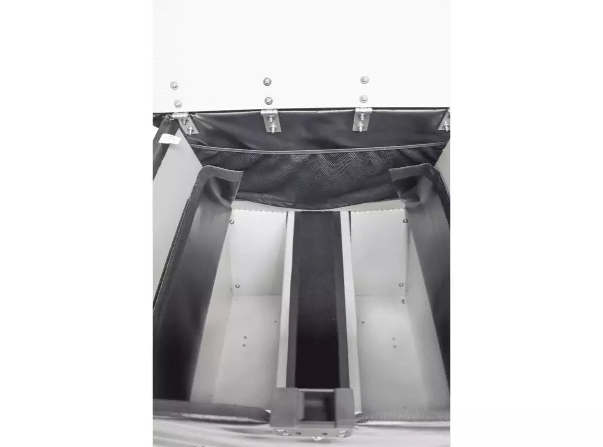 Intérieur de la box arrière d'un vélo cargo professionnel