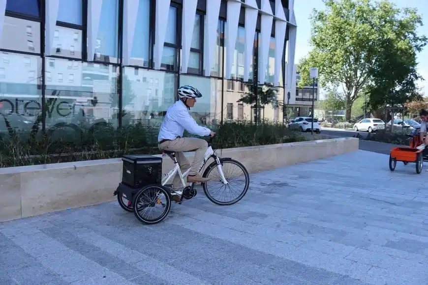 Behindertenfahrrad mit dem B-Back erhalten