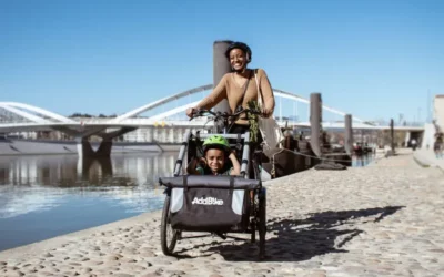 Bike with front child carrier: how to bike with young kids safely
