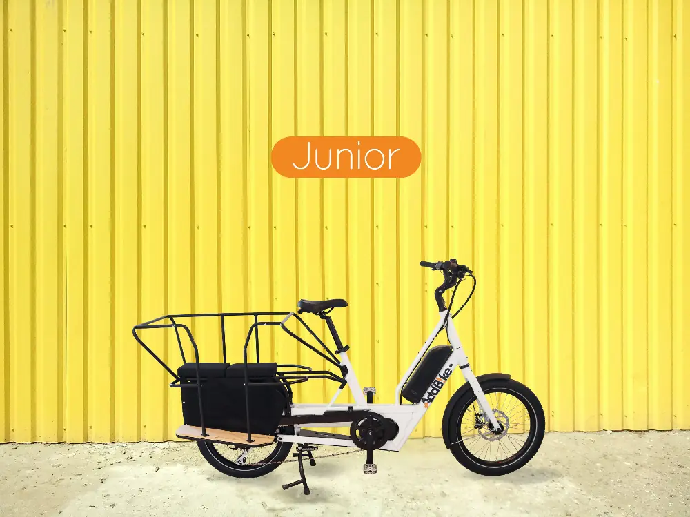 U-Cargo Junior: assist ebike in a urban environment in white