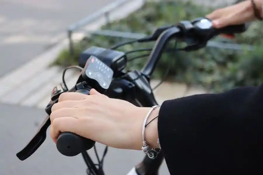 Electric bike with basket: a great eco alternative to the car
