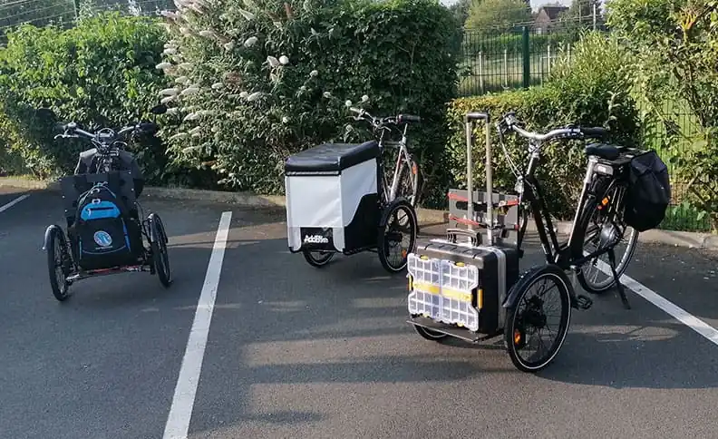 Triporteur professionnel : notre Kit Box transporte des outils et un sac