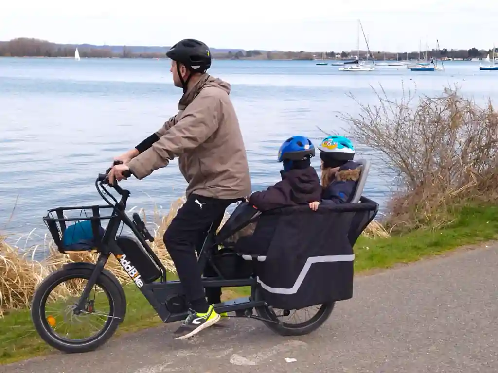 Vélo cargo électrique pratique et sécuritaire