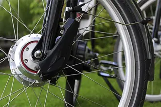 Moteur sur la roue avant d'une vélo électrique 3 roues