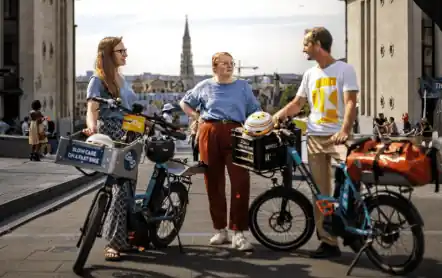 Les sage-femmes utilisent un velo remorque