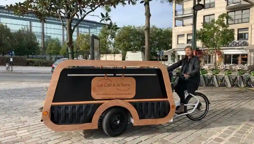 Un velo remorque corbillard
