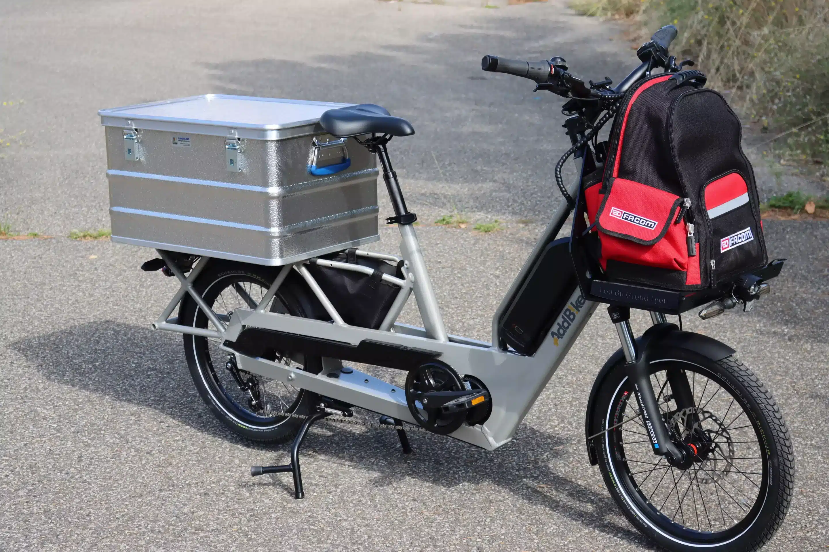 U-Cargo avec box alu et sacoche Facom