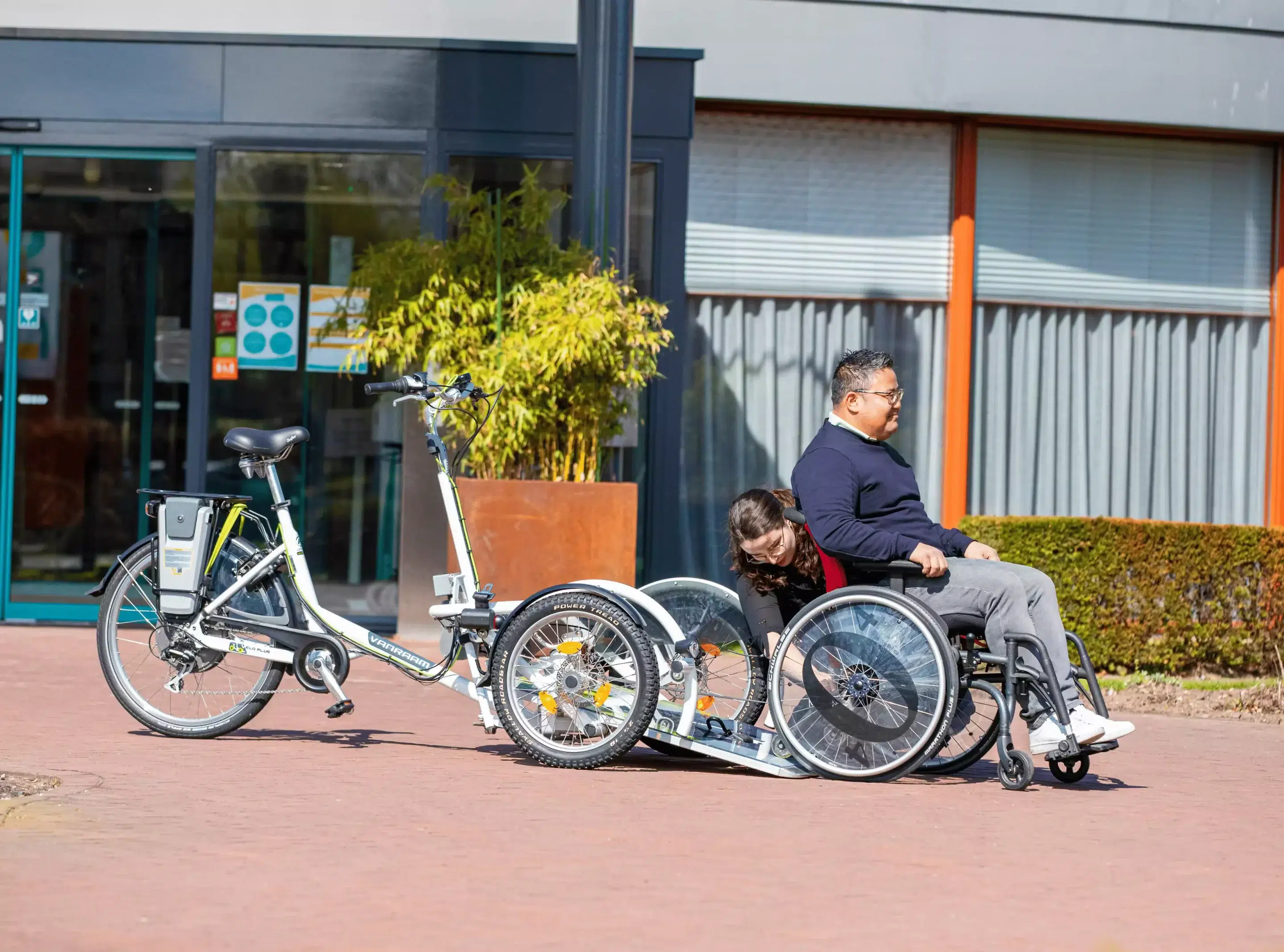 Vélo pour fauteuil roulant_Facile à utiliser